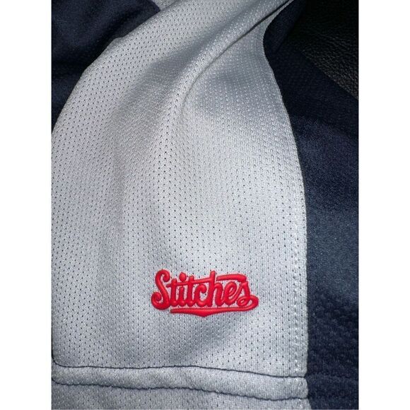 Stitches New York Yankees Team Logo MLB Men’s Medium Shirt Embroidered button up - Picture 4 of 5